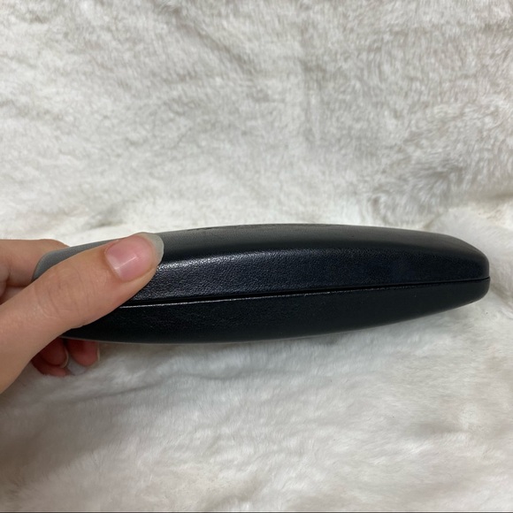 Vision works black sunglass case - Picture 3 of 5